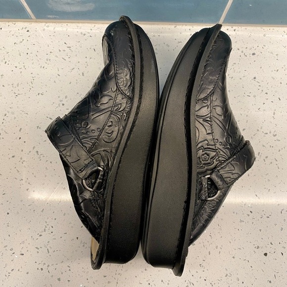 Alegria Black Leather Embossed Boho Comfort Clog Shoes Mule Slip Resistant 39 - Picture 6 of 10